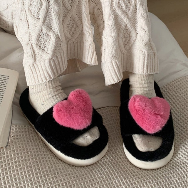 Pantufas de pele fofas com amor de coração