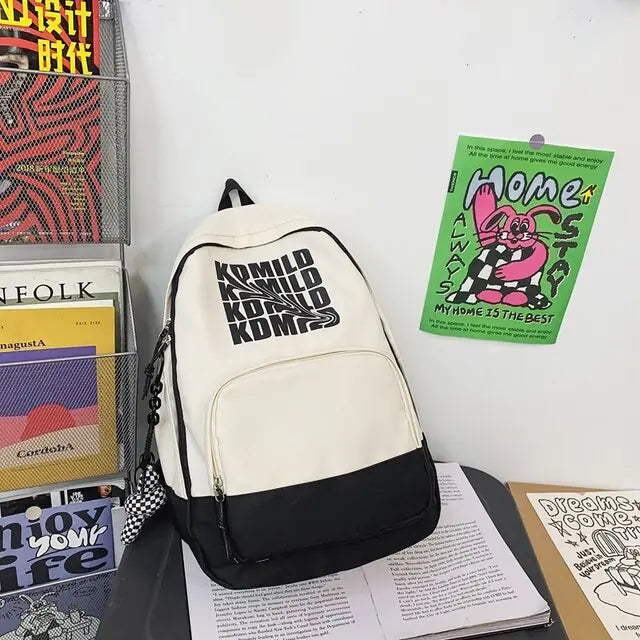 Mochila feminina com estampa de letras da moda