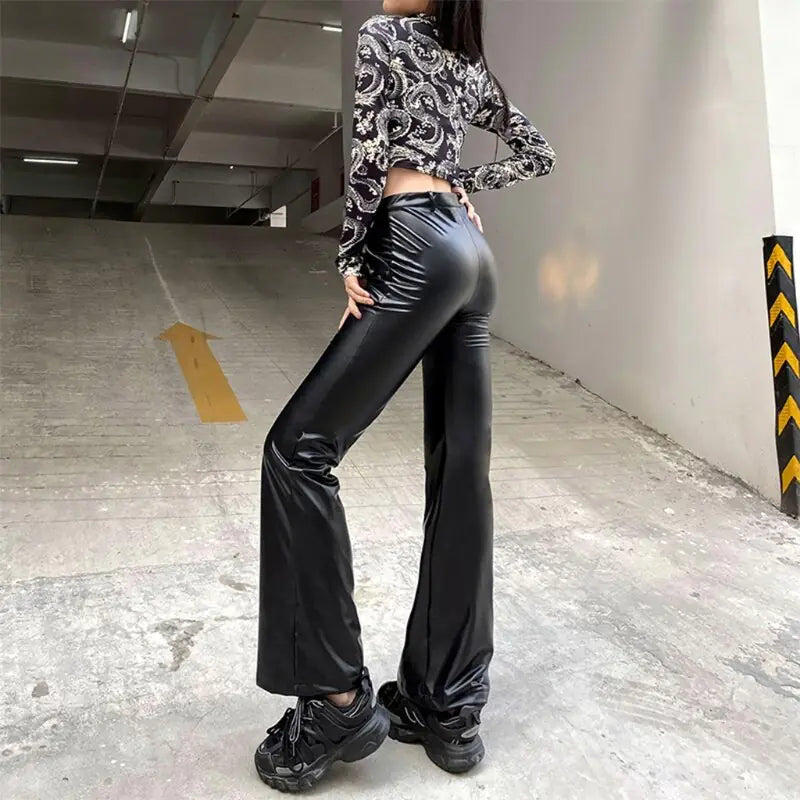 Pantalon en similicuir noir brillant vintage pour femme