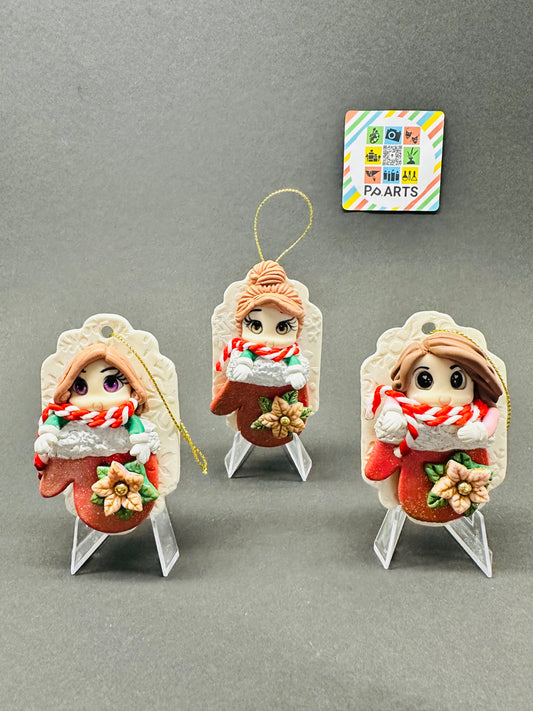 Little Christmas Girls in Resin 3 pieces