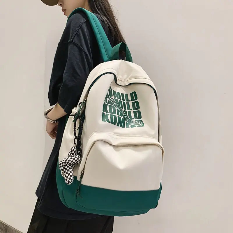 Mochila feminina com estampa de letras da moda