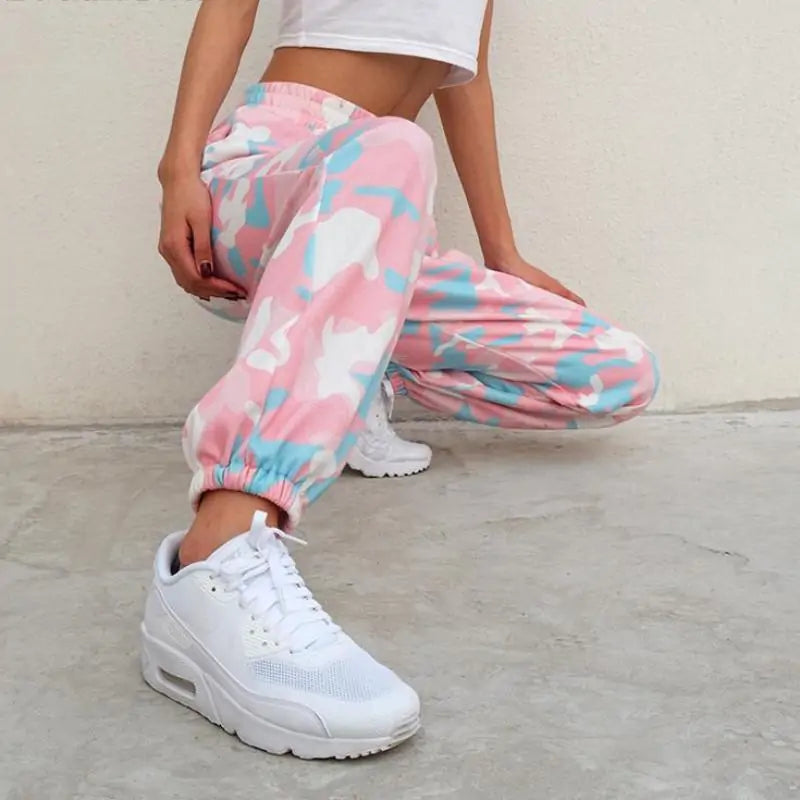 Pantalon style camouflage rose