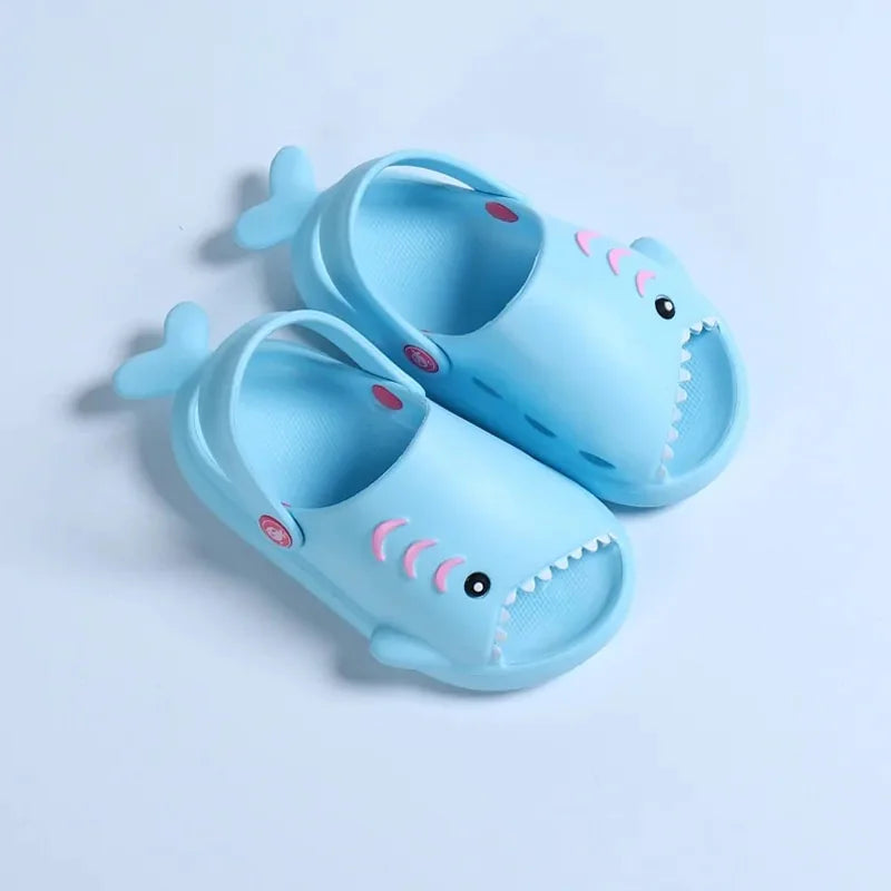 Sabots tendance pour enfants avec motif requin