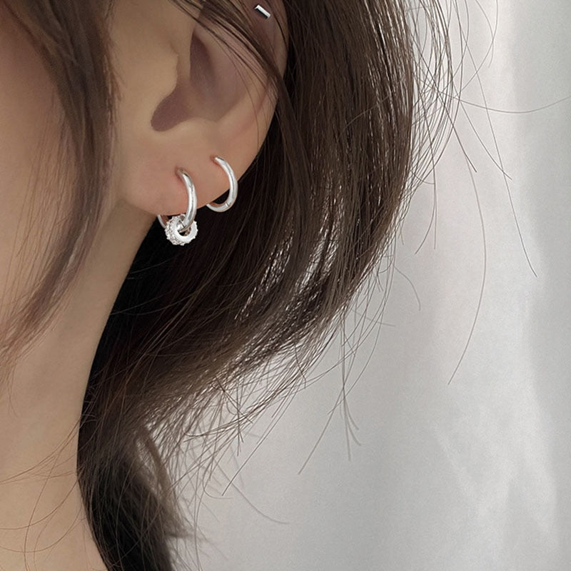 Boucles d'oreilles Huggie Hoop minimalistes en acier inoxydable