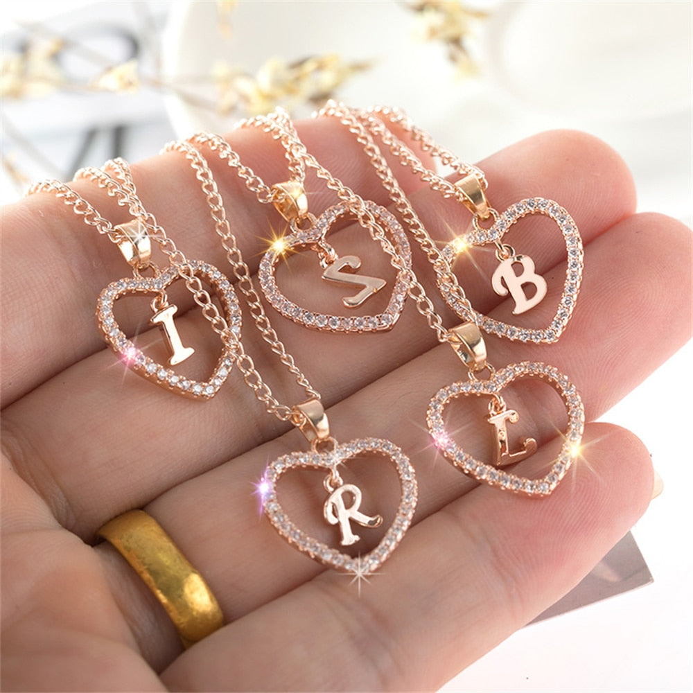 Collier avec pendentif lettre cœur et initiales