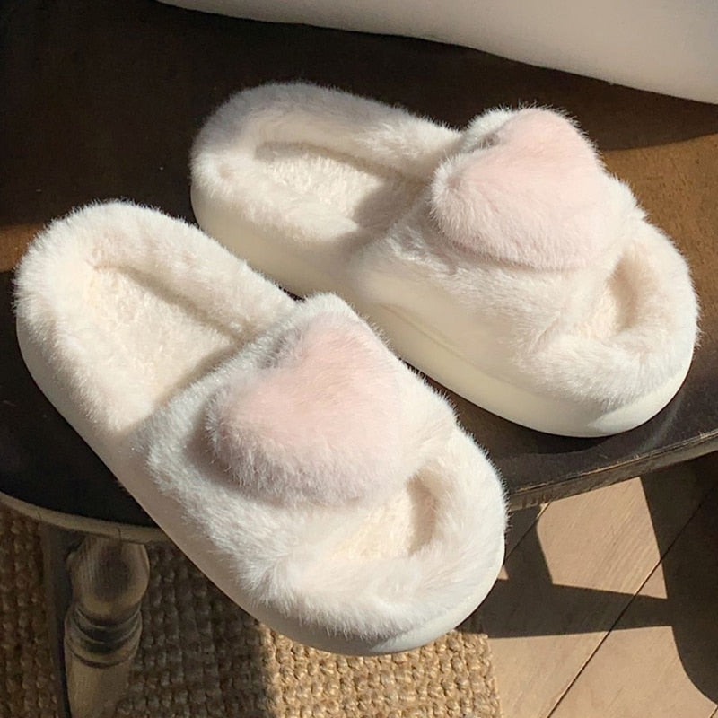 Pantufas de pele fofas com amor de coração