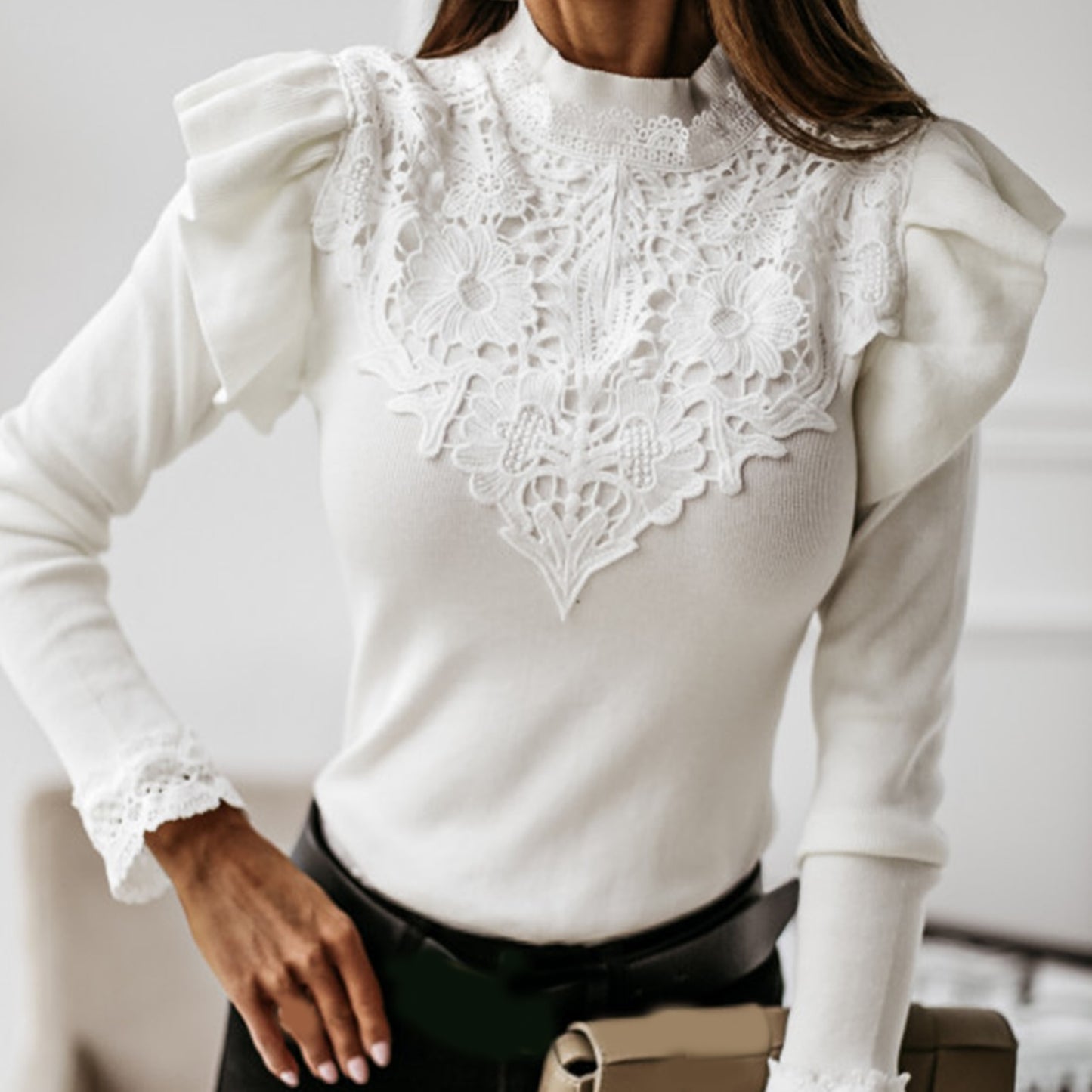 Blouse en dentelle à volants et manches longues