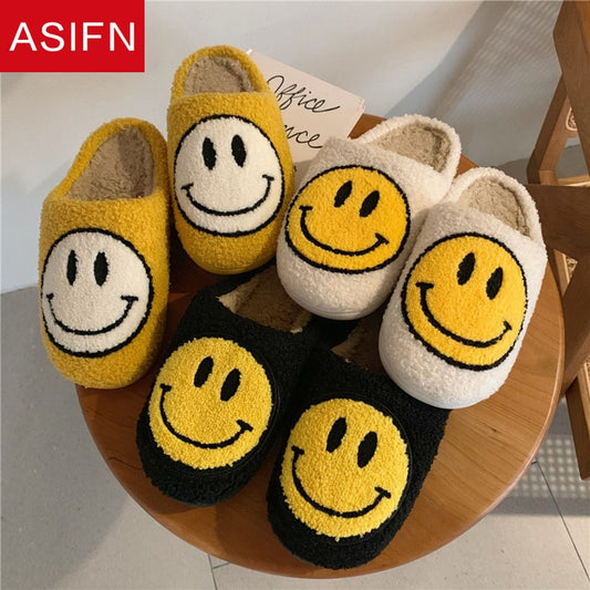 Pantoufles moelleuses à motif de sourire mignon