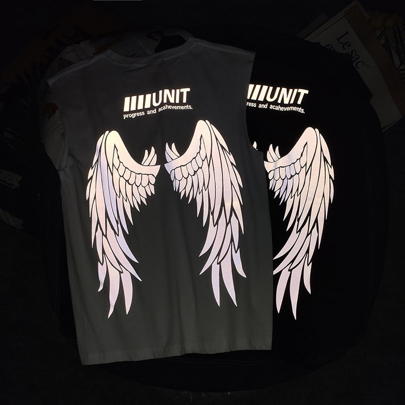 Camiseta cortada com asas de anjo